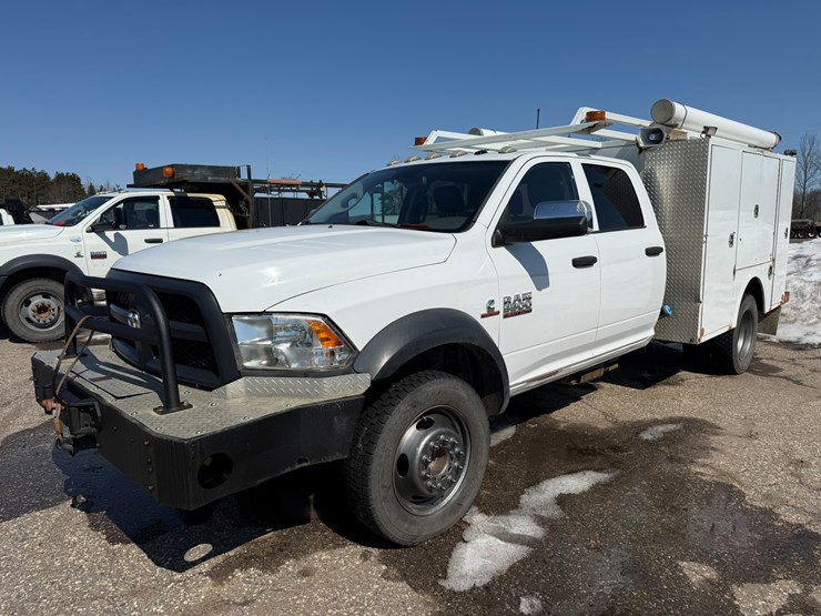#2049-•-2015-ram-5500-heavy-duty-service-truck-image-1