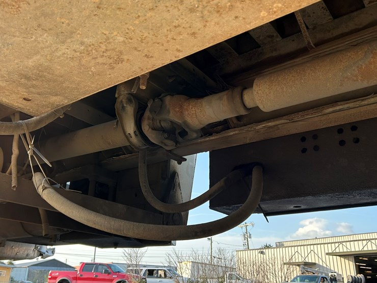 peterbilt-365-image-70