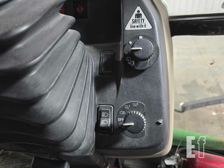 2011-john-deere-4630-image-17