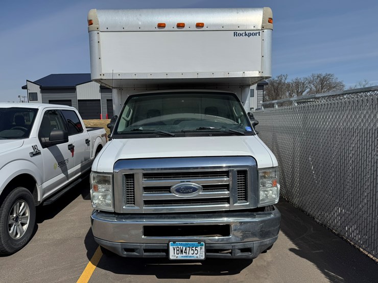 2010-ford-e350-image-6