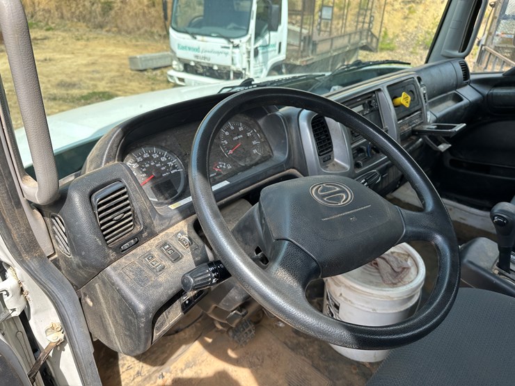 2020-hino-268-image-21