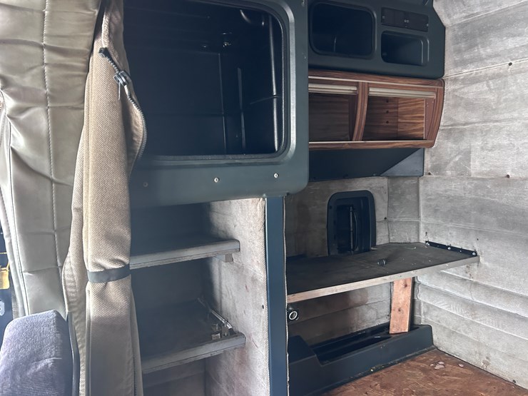 2000-peterbilt-379-image-58