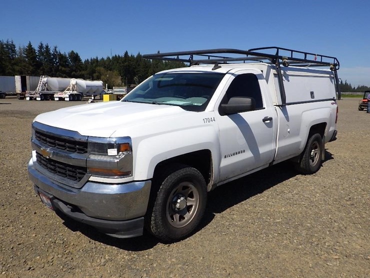 2017-chevrolet-silverado-1500-image-1