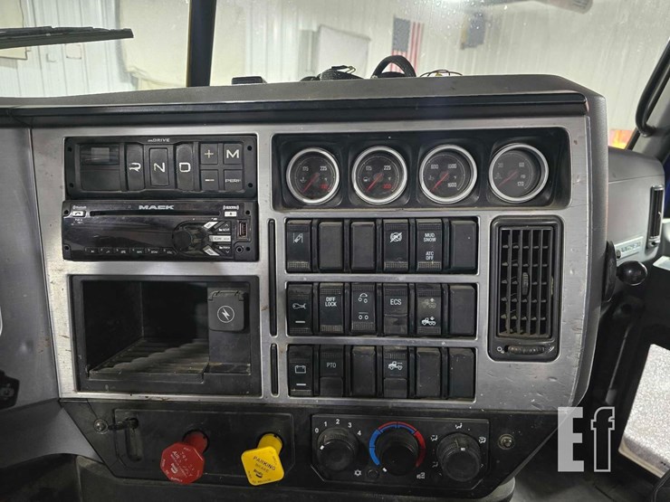 2020-mack-anthem-62t-image-13