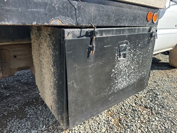 2005-gmc-3500-image-23