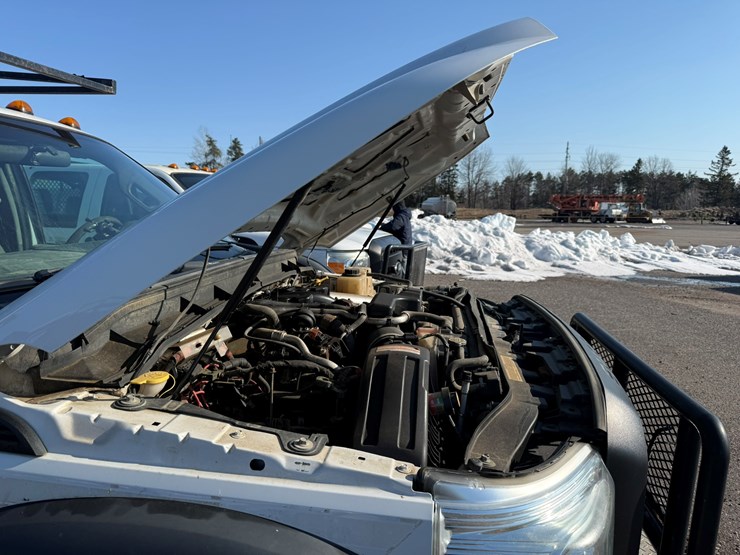 2012-ford-f550-xl-image-15