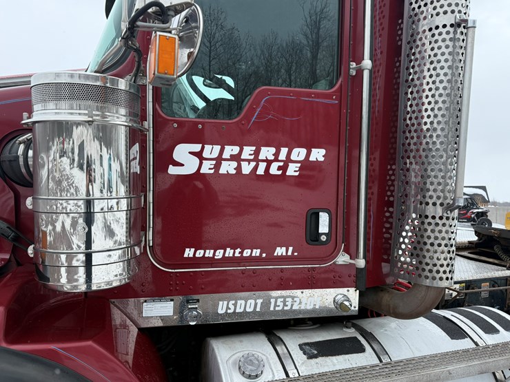 2011-kenworth-t800-image-12