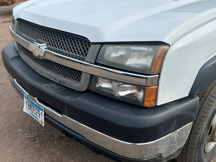 2004-chevrolet-3500-image-10