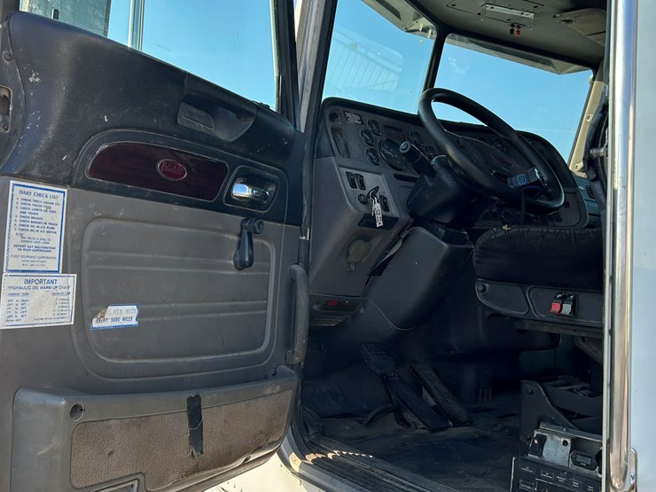 peterbilt-365-image-90