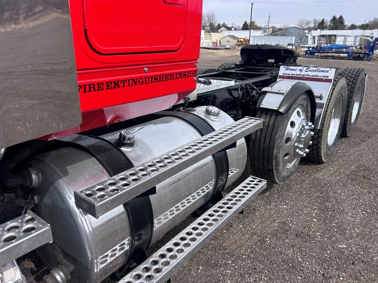 #1009-•-2012-western-star-conventional-4-sleeper-cab-truck-tractor-image-13