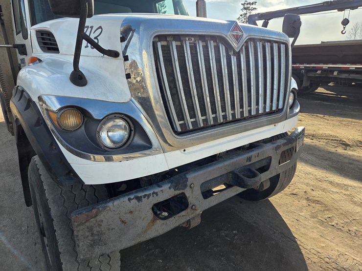 2012-international-7600-image-9