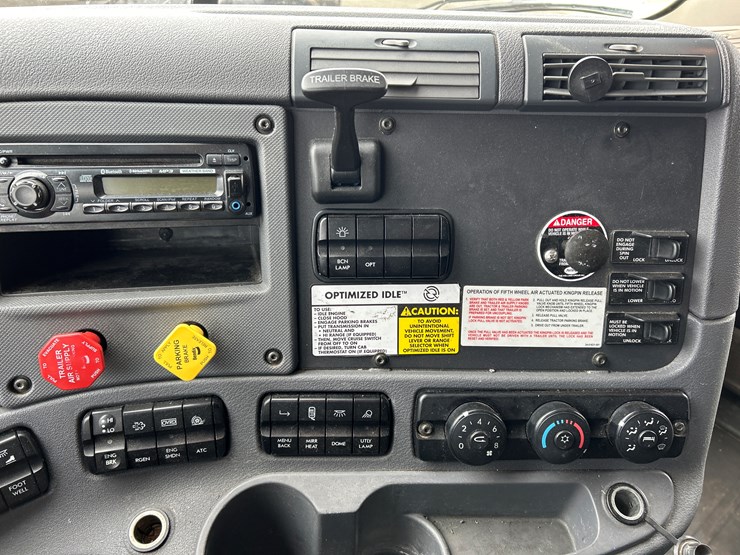 2017-massey-ferguson-8-image-63