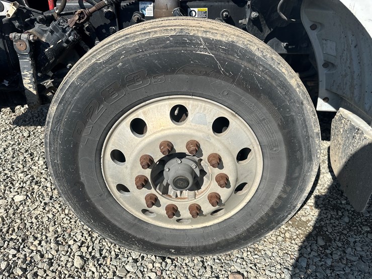 2013-peterbilt-365-image-89