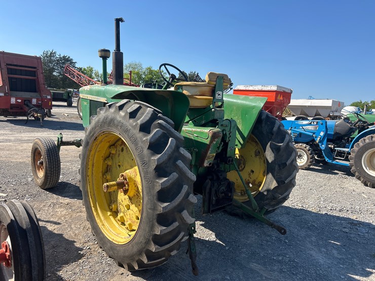 john-deere-3020-image-4