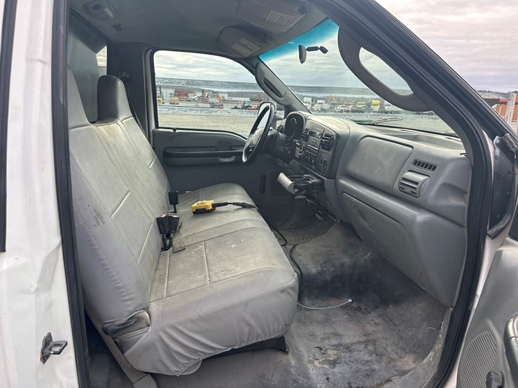 2006-ford-f550-image-23