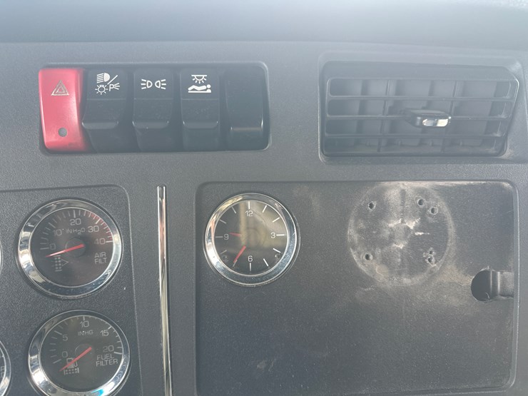 2020-kenworth-t680-image-50