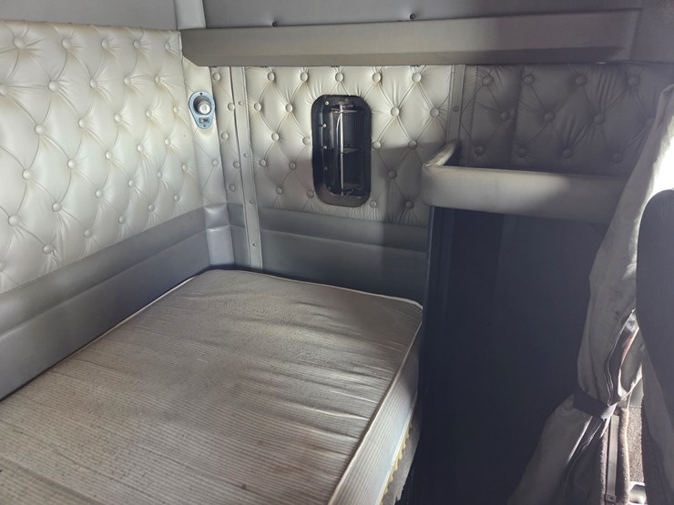 2005-kenworth-t600-image-66