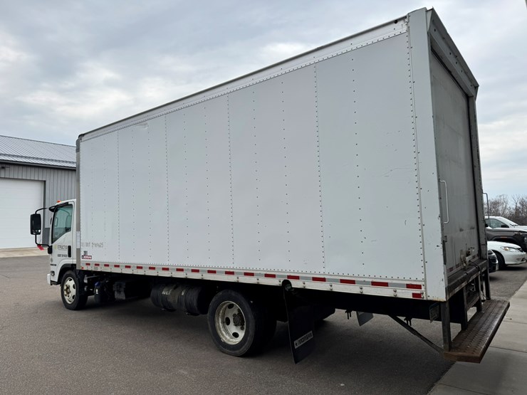 2019-isuzu-nrr-image-3