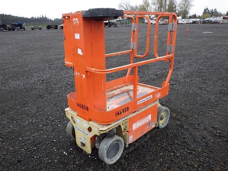 2014-jlg-1230es-image-1