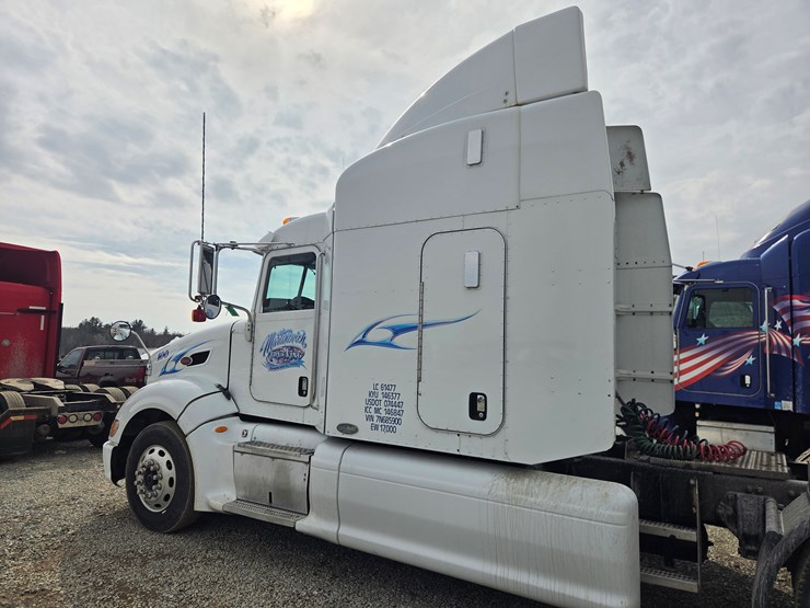 2007-peterbilt-579-image-17