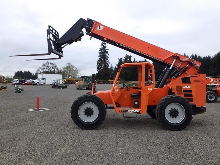 2018-jlg-8042-image-8