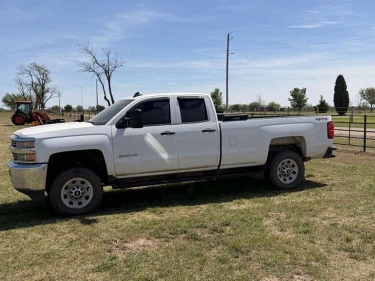 2015-chevrolet-silverado-2500hd-image-2