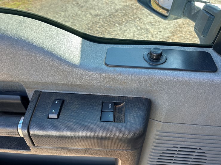 2012-ford-f550-image-52