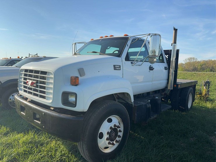 1999-gmc-7500-image-1