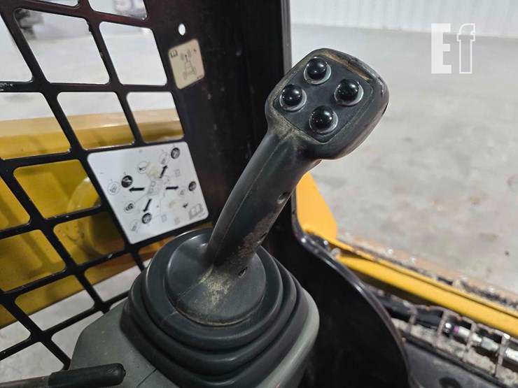 2020-caterpillar-249d-image-14