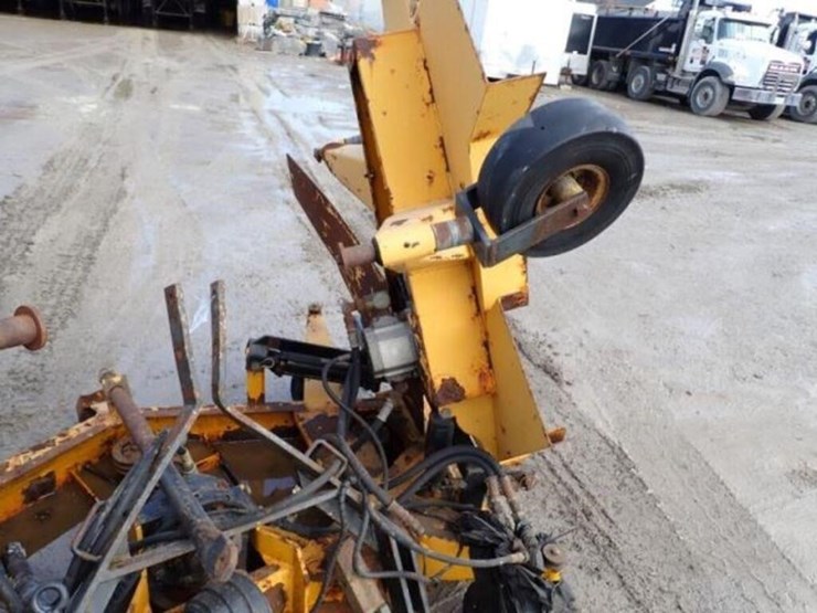 trackless-m14-pto-batwing-mower-235-image-10