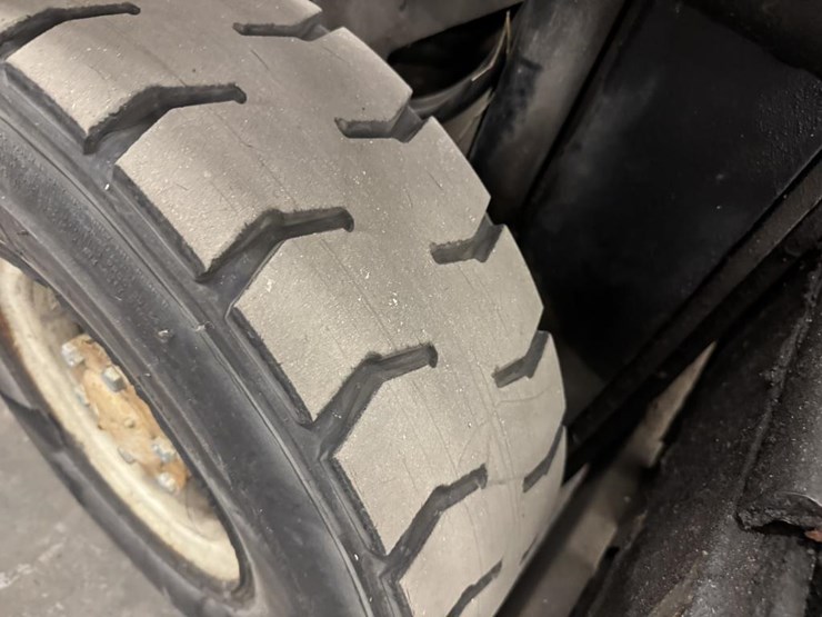 #2227-•-yale-a673971-forklift-image-34