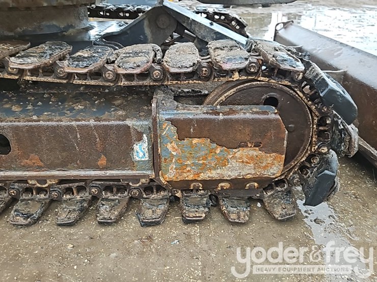 2020-deere-85g-image-11