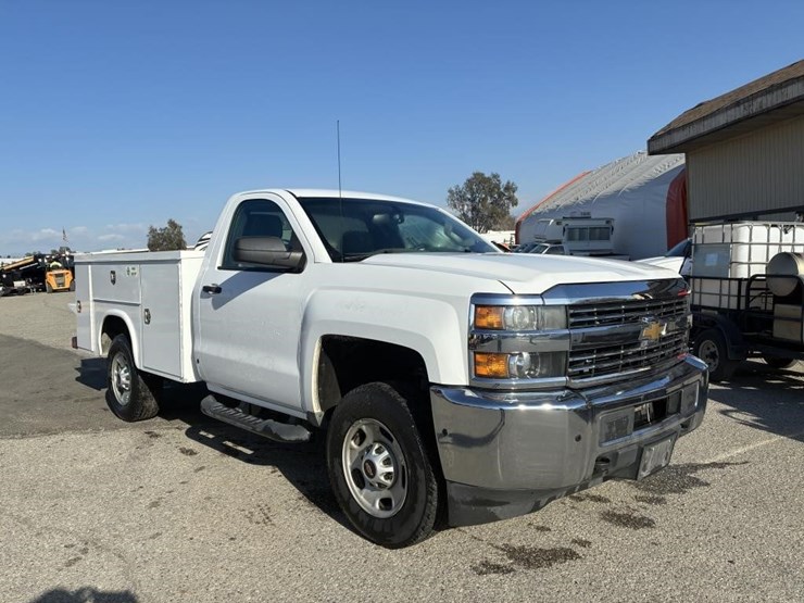 2016-chevrolet-silverado-2500-image-2
