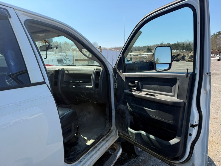 #2047-•-2012-ram-5500-heavy-duty-4x4-service-truck-image-40