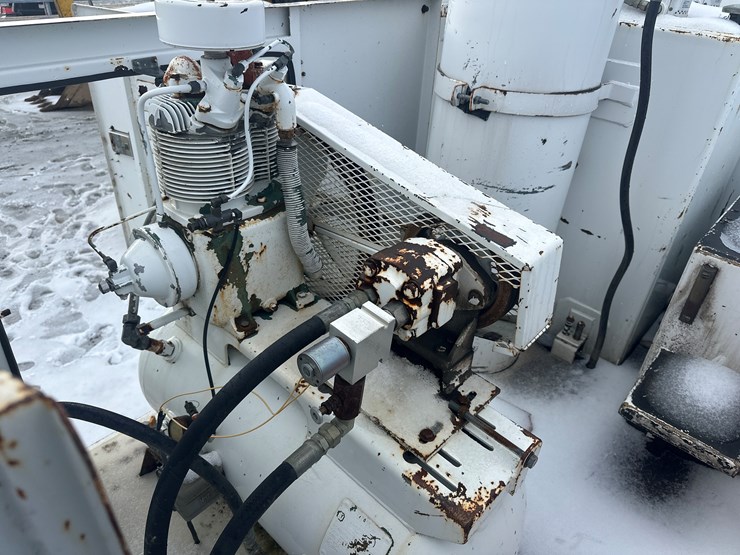 1995-international-8100-image-40