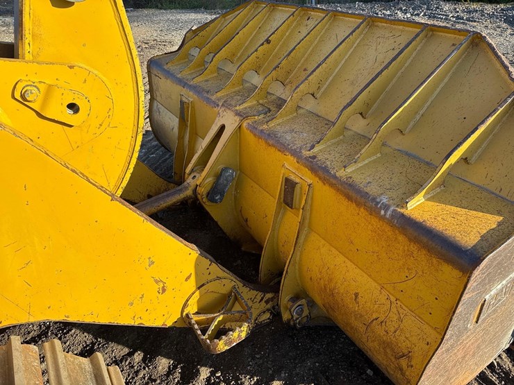 2008-caterpillar-953d-image-12