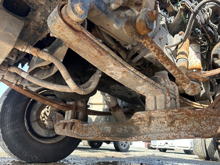 2015-peterbilt-337-image-49