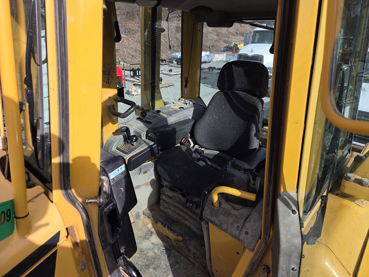 caterpillar-d6n-xl-image-37