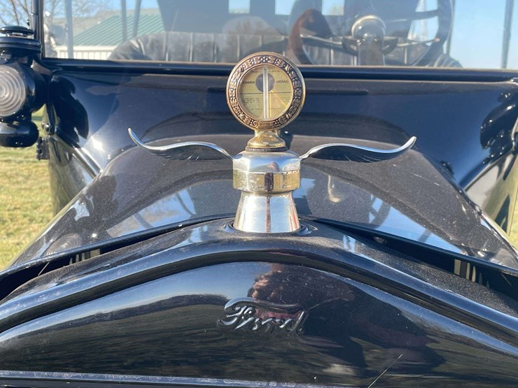 1917-model-t-touring-image-89