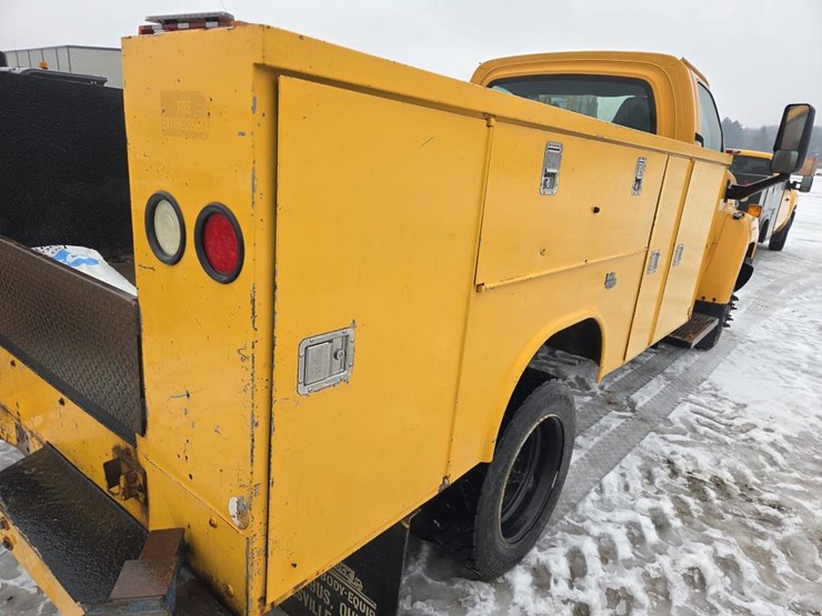 2005-massey-ferguson-8-image-18