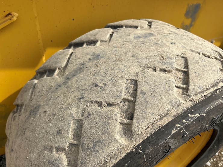 2020-deere-332g-image-57