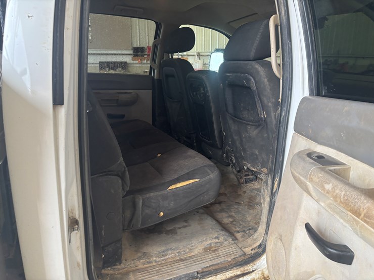 2013-chevrolet-3500-image-44