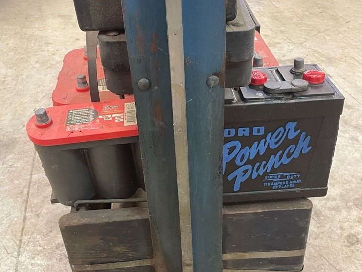 ford-battery-display-rack-image-28