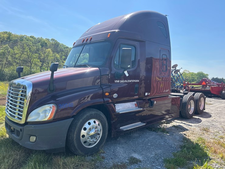 2015-freightliner-cascadia-125-image-3
