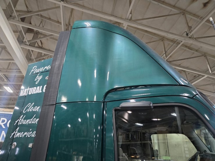 2017-kenworth-t680-image-18