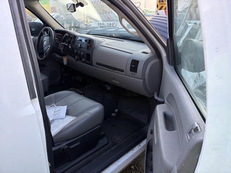 2013-chevrolet-2500-image-8