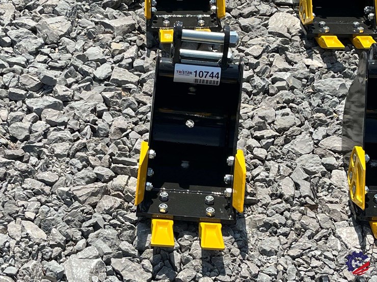 unused-2026-ce-8"-toothed-bucket-image-8