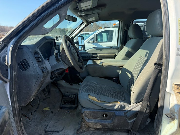 2012-ford-f550-xl-image-44