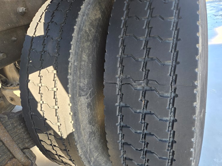 2000-mack-rd688s-image-71