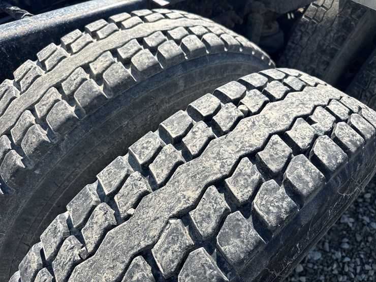 2014-massey-ferguson-8-image-60